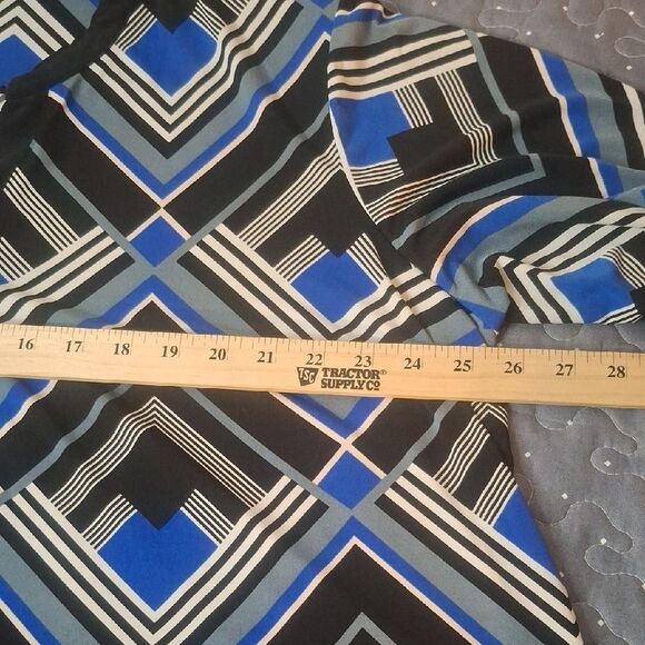 Cato Geometric Blue and Black Women's Top size 22/ 24W - Picture 5 of 6